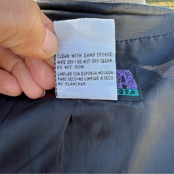 Vintage Black Vegan Faux Leather Quilted Vest Size Small - Picture 10 of 10